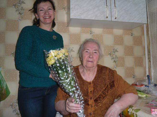 85-летний юбилей обслуживаемой отделения социального обслуживания на дому г.Комсомольска 