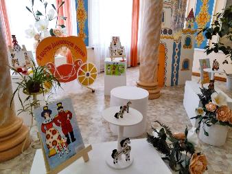 Участие в выставке "В царстве Дымковской игрушки"