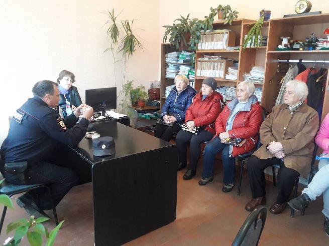 Занятие в «Школе безопасности» на тему «Как не стать жертвой мошенников»