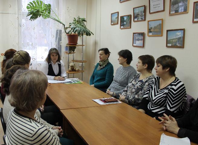 Занятие в школе безопасности для социальных работников