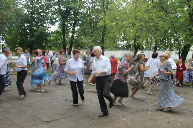Танцевальная площадка "Музыка нас связала" 