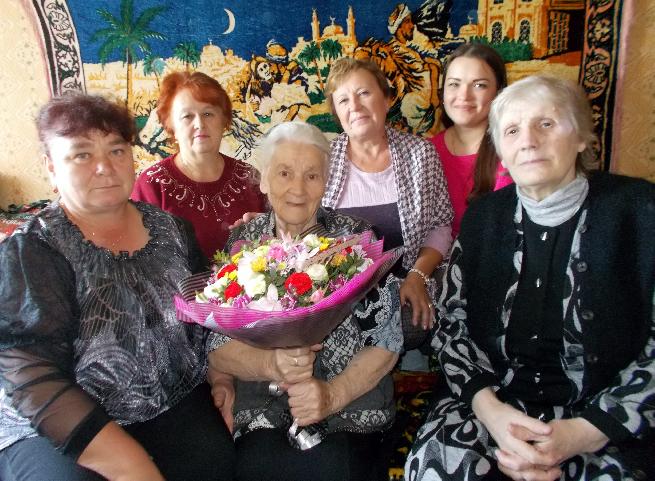 85- летний юбилей получательницы социальных услуг Екатерины Васильевны Евсеевой