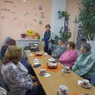 Славим мудрость зрелых лет  