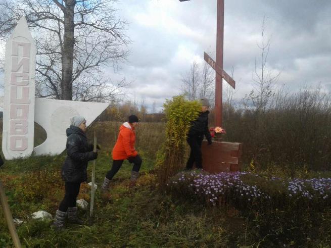 Благоустройство  территории поклонного креста на въезде в село Писцово. 