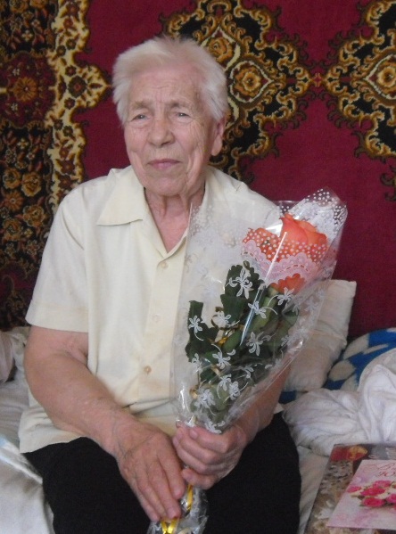 95-летний юбилей получательницы социальных услуг на дому