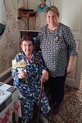 Поздравление на дому тружеников тыла и вдов ветеранов Великой Отечественной войны